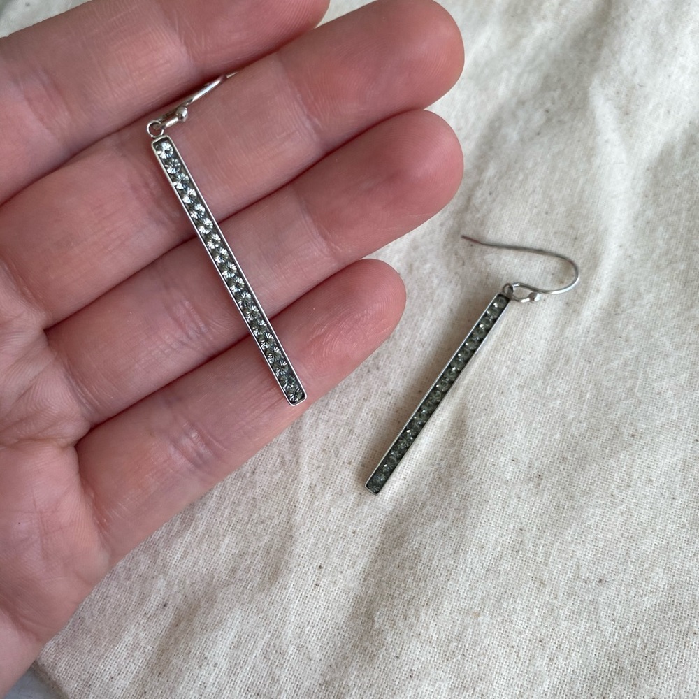 Simple drop bar earrings
